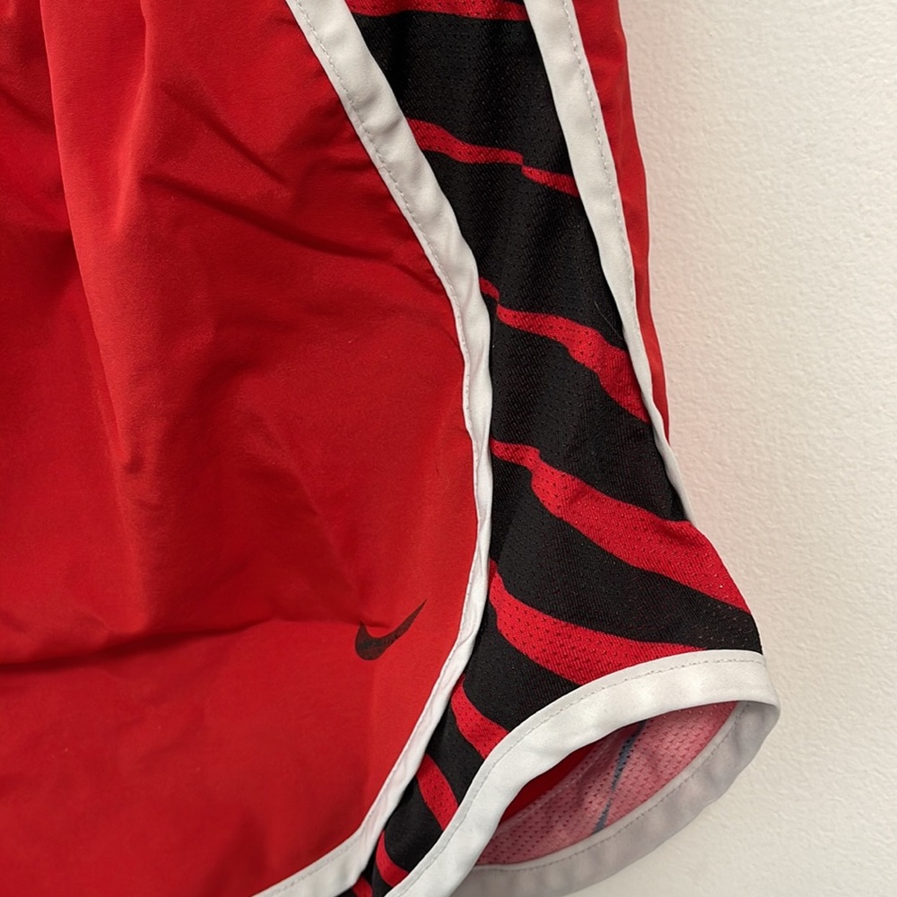 ❤️🖤❤️ UGA Nike Dri Fit Tempo Running Shorts ❤️🖤❤️ - Picture 2 of 2